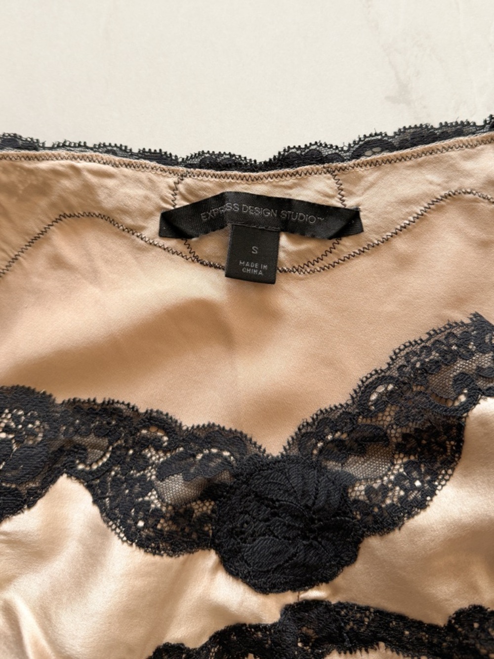 Express Design Studio Silk Camisole Top S Champagne Beige Black Lace Trim Y2K - Picture 7 of 11